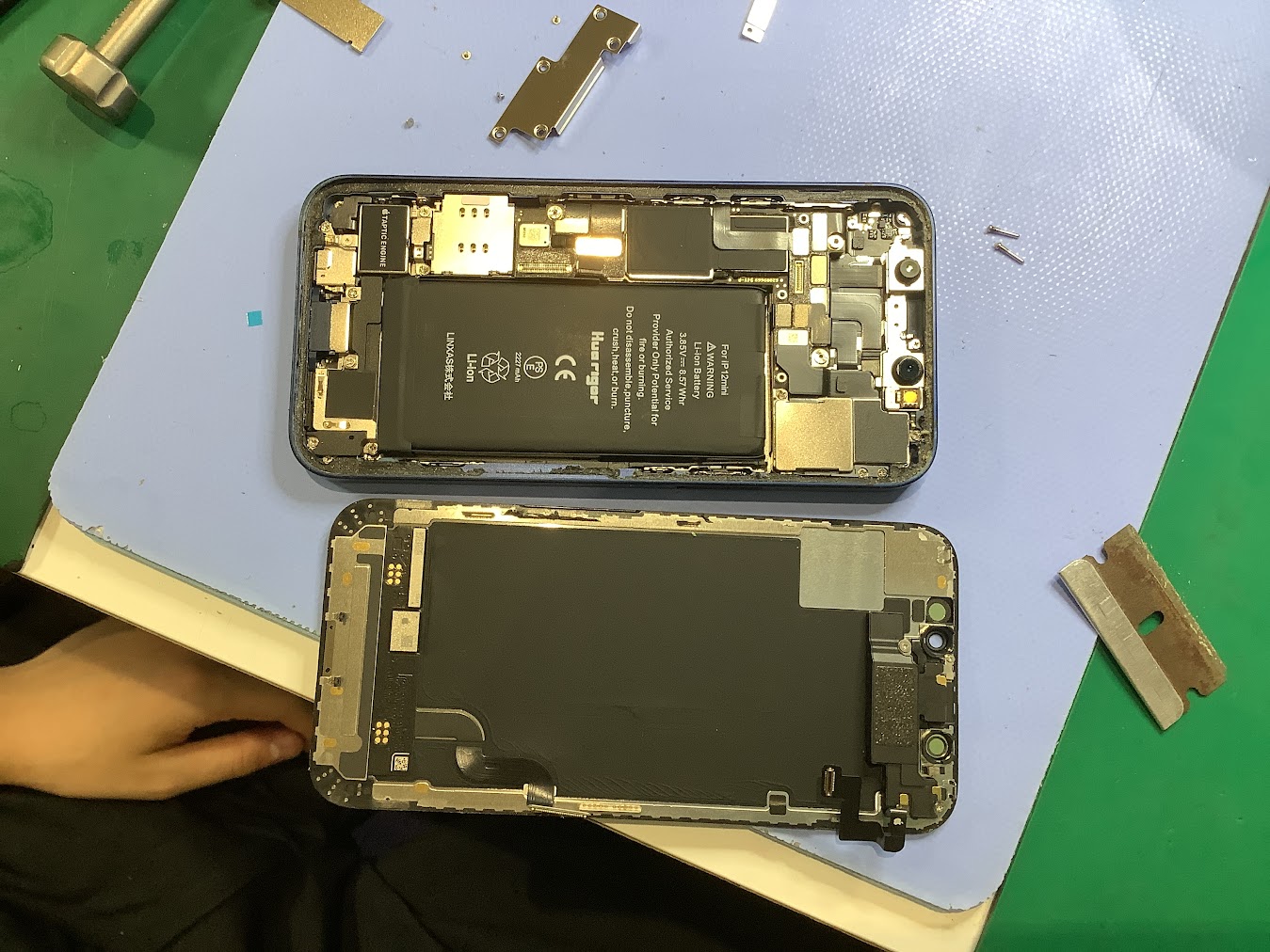 iPhone12miniのバッテリー交換ならデータそのまま・最短即日修理のスマホ修理工房八王子オクトーレ店へ！